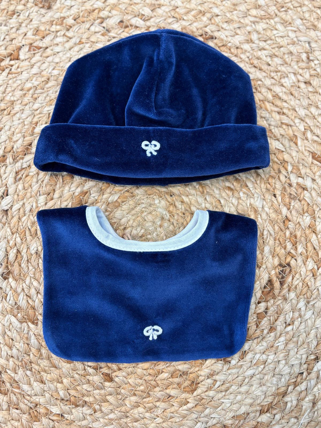 Set cappello e bavaglino Nodo d&