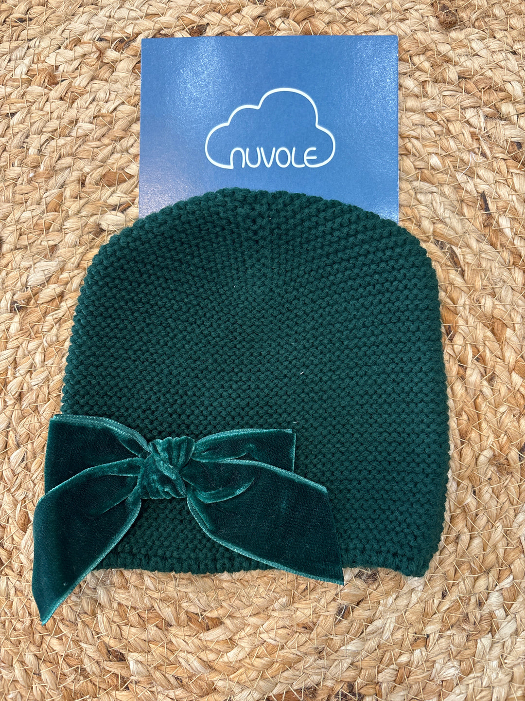Cappello con fiocco in velluto verde