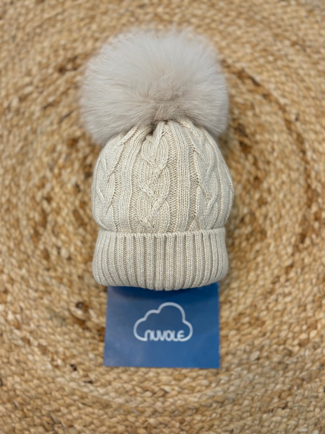 Cappello trecce cashmere con pompon beige