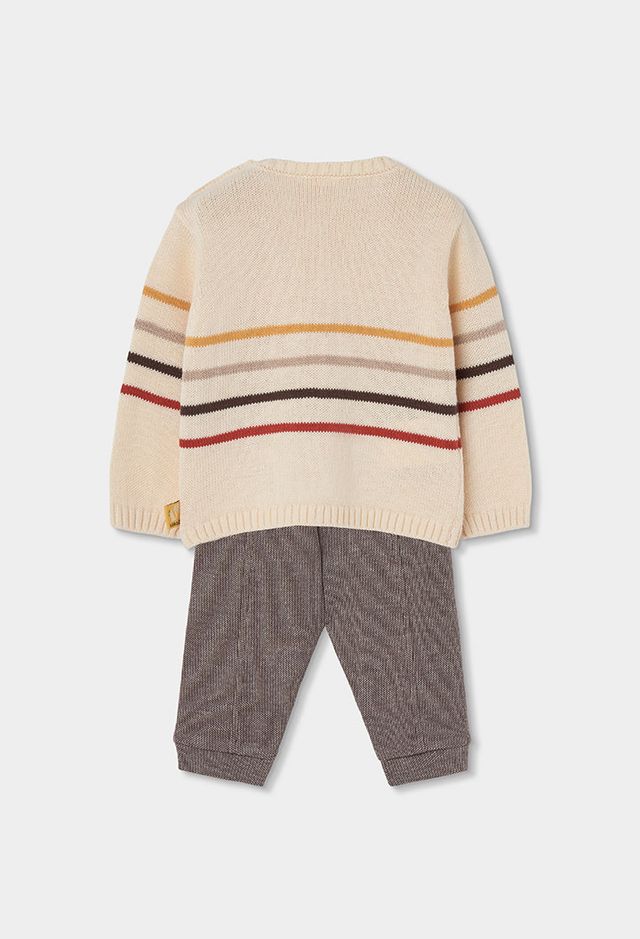 Completo con maglione