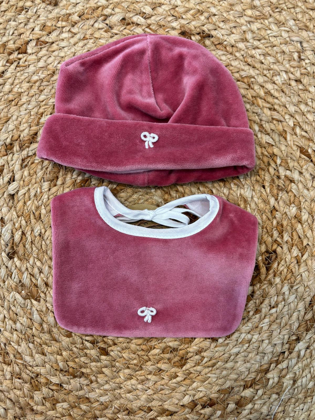Set cappello e bavaglino Nodo d&