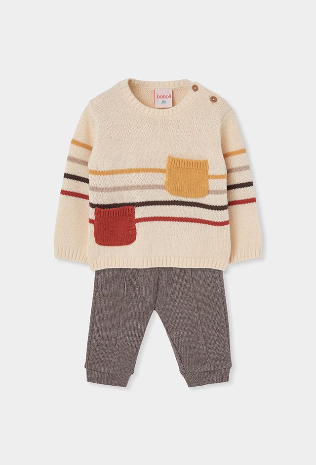 Completo con maglione