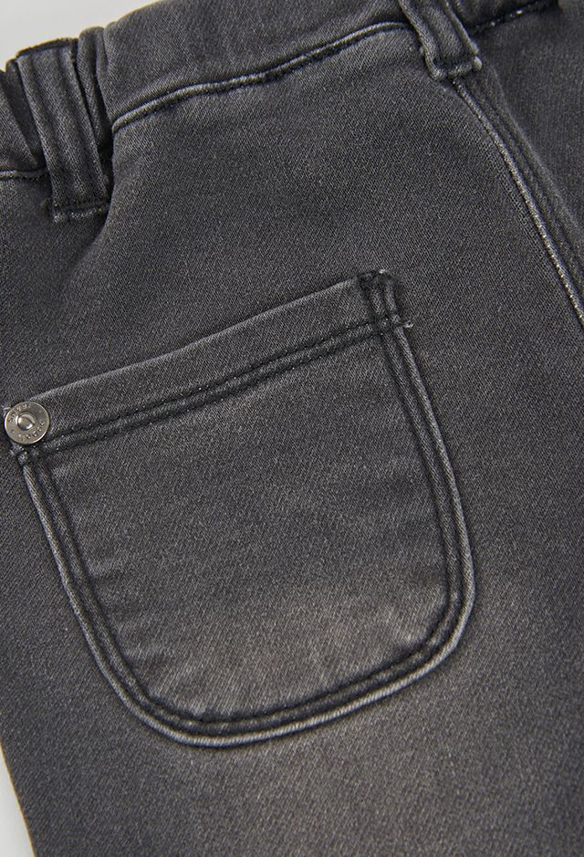 Denim antracite con ricami