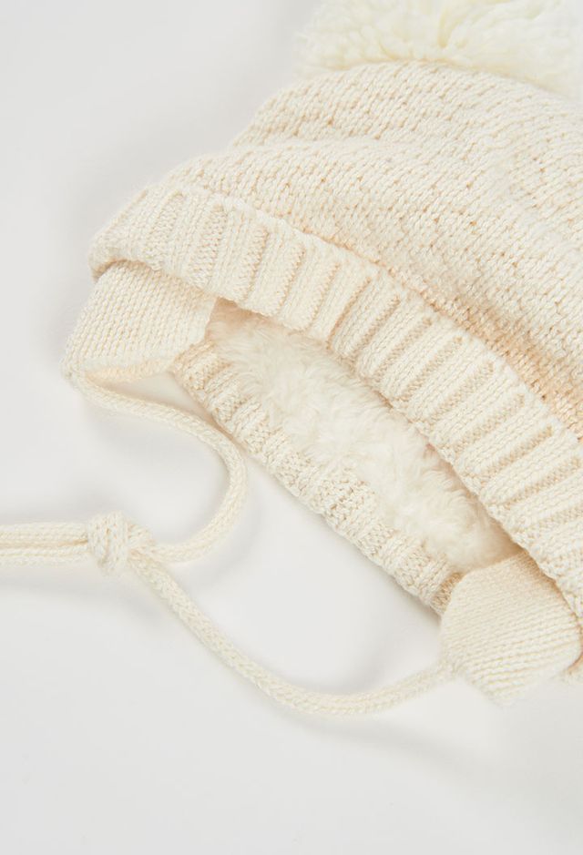 Cappello in lana panna